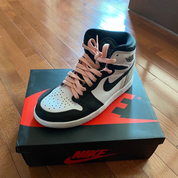 Jordan’s 1, excellent condition, size 5 - Picture 1 of 3